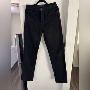 Wide leg. Split hem denim